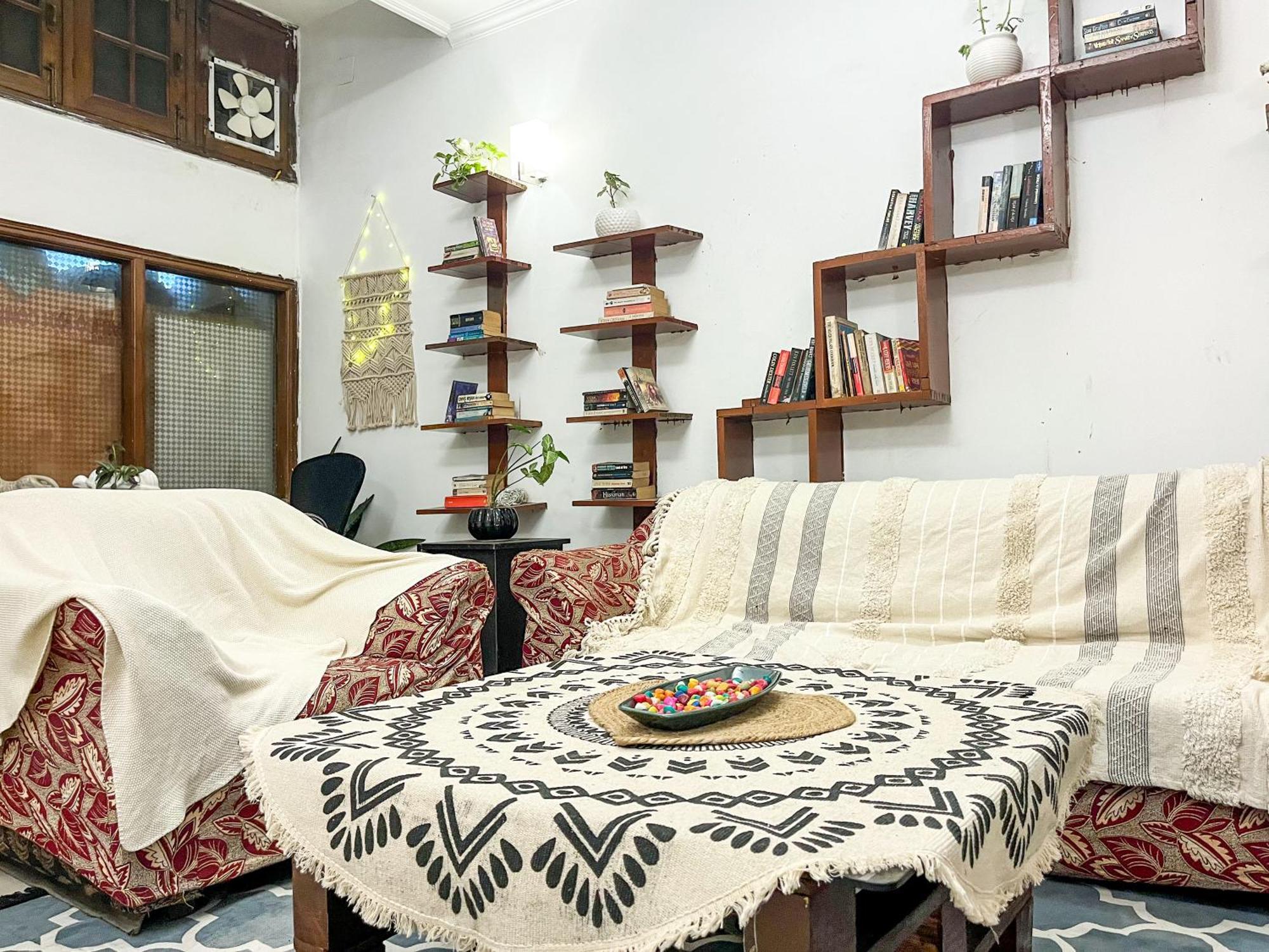 Atharva'S Homestay By Goaround Homes - Nehru Enclave Metro, South Delhi New Delhi Exterior photo